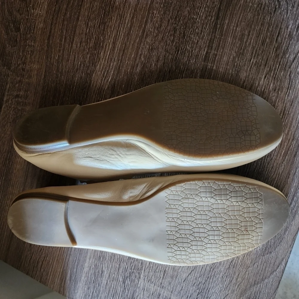 Audrey Brooke Winny Tan Flats Slip On Shoes Womens 11M Neutral Scalloped Leather